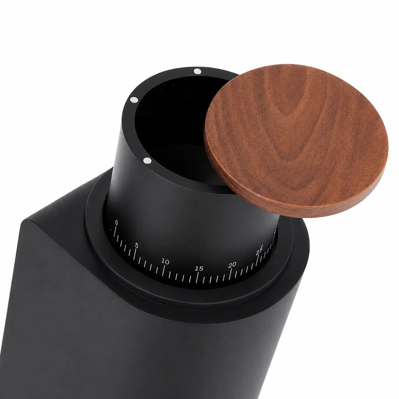 Compacte elektrische koffiemolen met houten deksel – productaanzicht 4