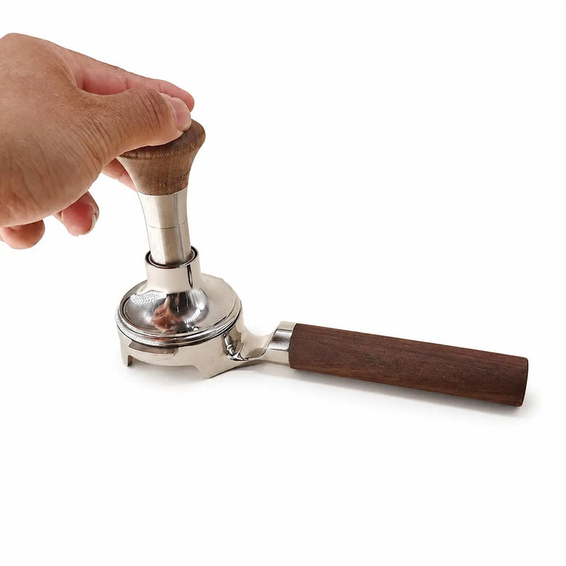 Yozcoffee E61 Bodemloze portafilter 58 mm walnoothouten handvat Goud/zilver – zilver tamper fit demo