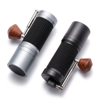 Yozcoffee Handmatige koffiemolen 40 standen Roestvrijstalen maalwerk Zwart/Zilver – black silver hero